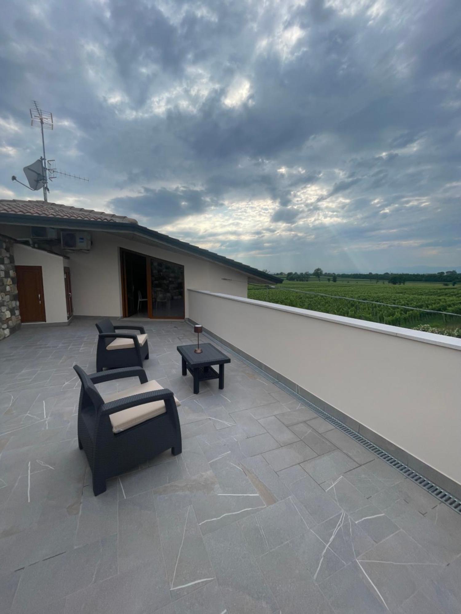 Casa Luigi - Appartamenti A Песк'єра-дель-Гарда Екстер'єр фото